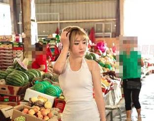 AISS爱丝(黄金版) – 当秋冬交替，索菲秋日女神原图最新演出，连风都不禁下马欣赏！