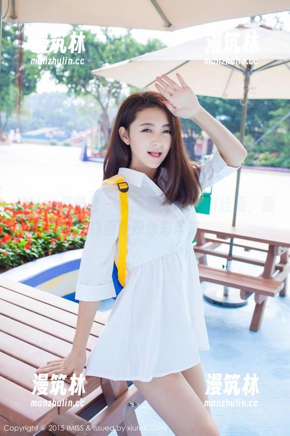 IMiss爱蜜社 - 原图里的Winki丝姬，黑白画面却色彩丰富