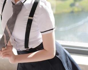 MFStar模范学院 – 制服图包精选：小奶瓶呜呜，一个小角色的大场面