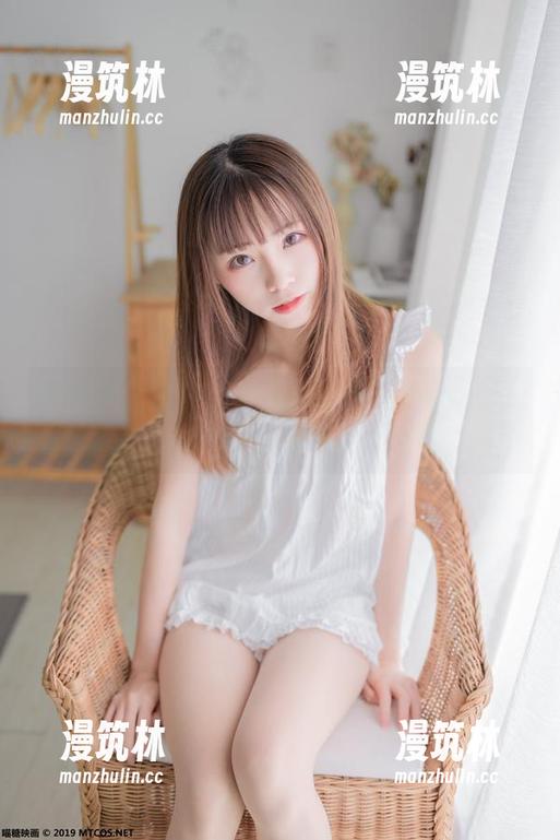 白袜JK制服，高清美图里藏着的小秘密，喵糖映画情不自禁