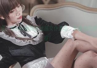 今天的分享是：Neko薇薇的丝绒女仆造型，隐隐有股做家务的强迫症！