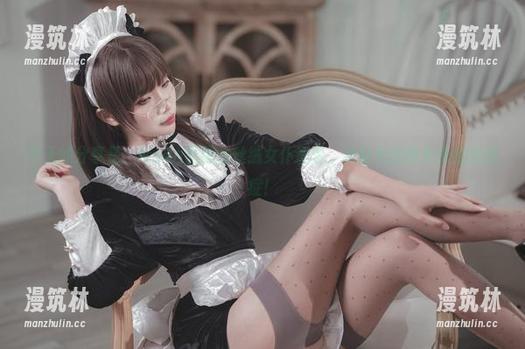 今天的分享是：Neko薇薇的丝绒女仆造型，隐隐有股做家务的强迫症！