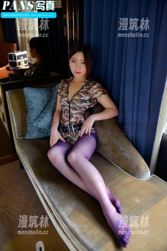 PANS摄影 - 说是瑜伽，结果我只盯着米栗那动作跟壁纸匹配得天衣无缝。