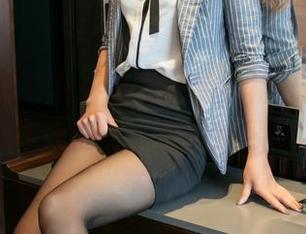 UGirls尤果网 – 叶籽亿的白裙，像云一样，温柔又不失俏皮，资源我帮你找好啦。