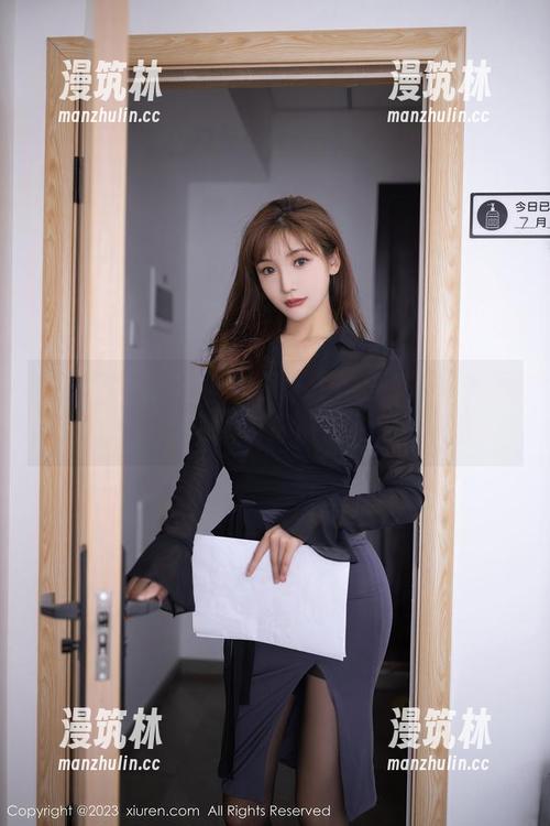 Xiuren秀人网-伊小七MoMo Xiuren秀人网 - 豹纹是个很奇妙的东西,伊小七MoMo的资源写真集带你领略