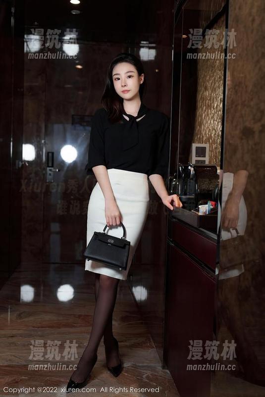 Xiuren秀人网 - 抖娘利世的制服美图，谁说穿上就不能放飞自我？
