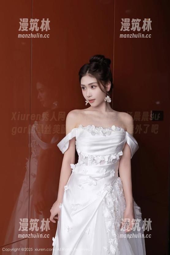 Xiuren秀人网 - 不花钱就能看杨晨晨sugar的黑丝美腿翘臀？这优惠太意外了吧。