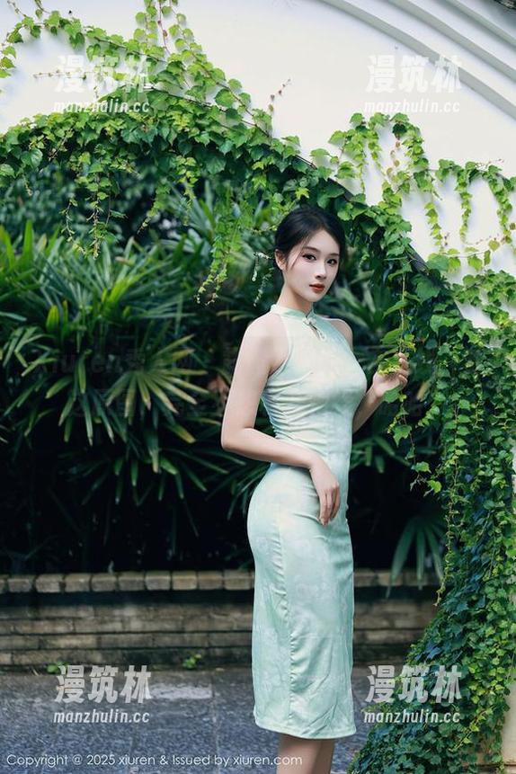 Xiuren秀人网-露露小喵 Xiuren秀人网 - 露露小喵的女友在线,看这原图,完全不想移开视线,哈哈。