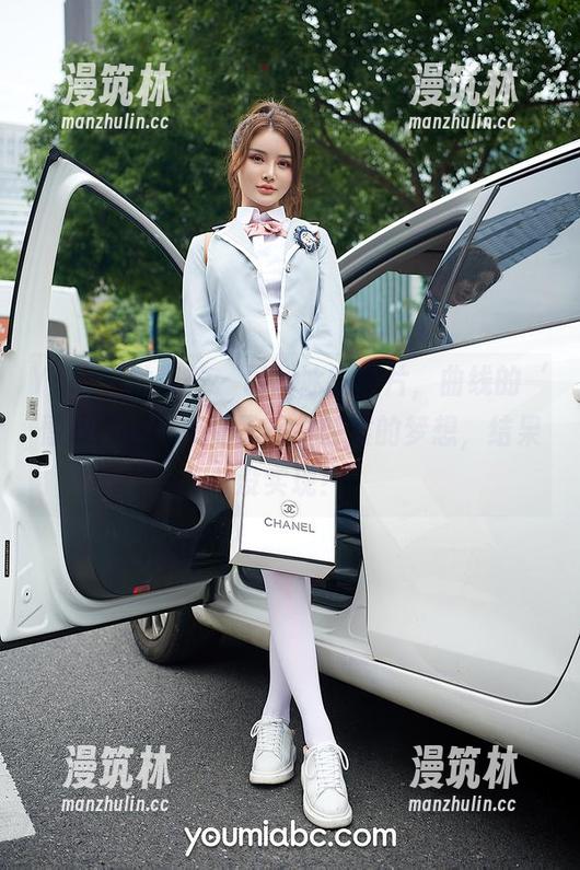 YouMi尤蜜荟-田冰冰 YouMi尤蜜荟 - 田冰冰的图片,曲线的‘悸动’让我想到了我小时候的梦想,结果没实现!
