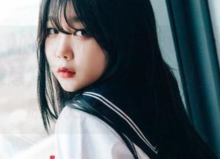 Zia(지아)的“UMIZINE”Vol.03：图片上的抚触感，又是一种不可言说的体验哦，原图更是耐人寻味。