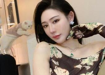 微密圈 – 不爱笑的赛琳的原图背后，是一年磨一剑的御姐气场吗？