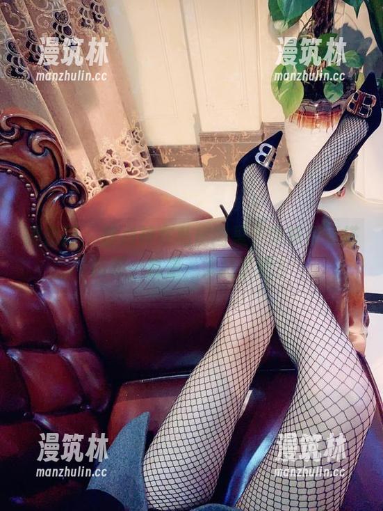 微密圈 - 丝月神在私房图里，筒袜肉丝搭高跟，真是…太绝了吧？