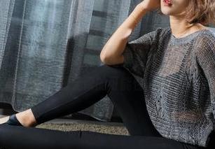 克拉女神 – 和服无敌，珊珊慵懒地摆姿势：翻翻图册，原图中藏着无限的可能性。