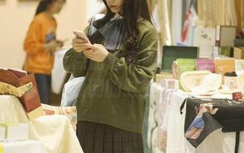 初夏女神 – 点点的油亮图集：镜子也为之倾倒的时刻里