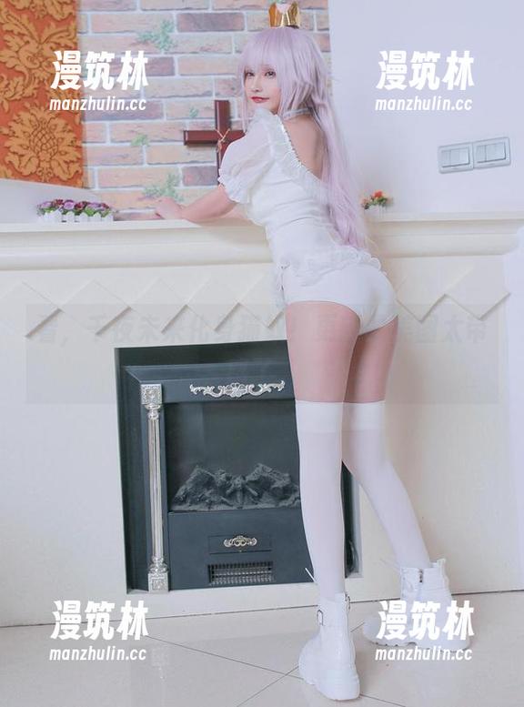 看，千夜未来化身猫奴！更新的美图太带感了。