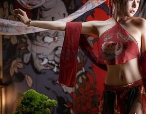从泳装到态度，坏露露香宝的小露乱撞高清套图让人目不转睛！