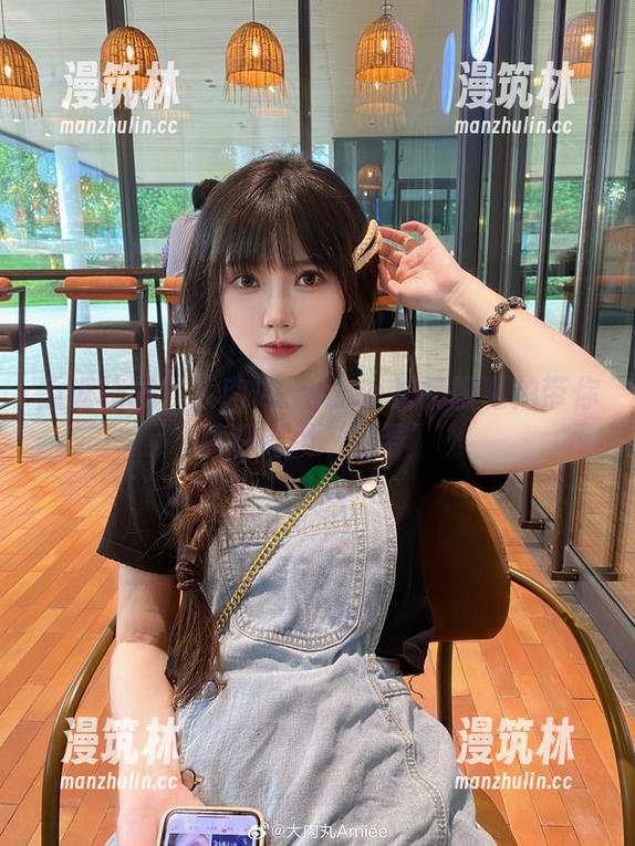 大肉丸Amiee 重返校园?大肉丸Amiee的校服私拍带你见识另类‘青春’