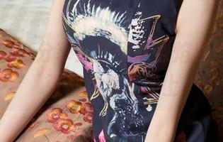 头条女神 – 分享：玄子这烈焰红唇，每一张都想放在墙上