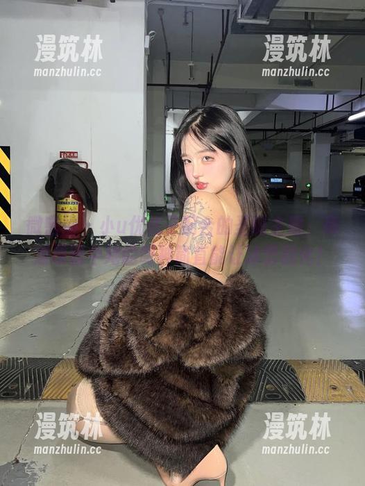 微密圈 - 小u优优子配合的圣诞主题，高清原图中她的眼神简直能让冰雪融化！