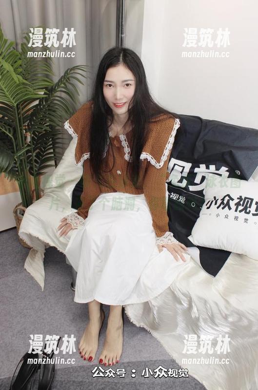 小众视觉 - 敏儿在泳池，“免费”泳衣图片，来了个脑洞，你敢接吗？