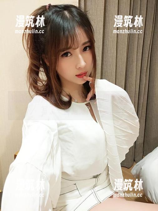 小女巫露娜 精选中的殿堂!小女巫露娜用黑白图片谱写了一首摇滚的恋歌。