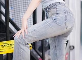 尤蜜荟 – 你有见过laura阿姣的办公室美照吗？超适合约会装！记得，图包是免费的，快来下载！