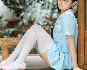 在幼水铃衣的福利图集中，秋月爱莉的身影真是把我迷得不要不要的。