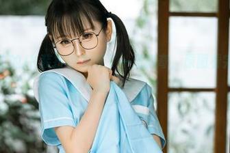 在幼水铃衣的JK装扮中发现了一点新奇，原图看完有种想再看一遍的冲动。