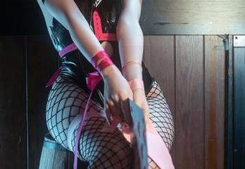 真想和大家聊聊幼水铃衣的Miku精选写真集，好像有种隐秘的连接。