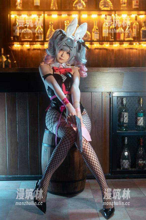 真想和大家聊聊幼水铃衣的Miku精选写真集，好像有种隐秘的连接。