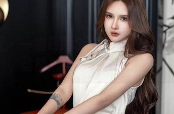 星颜社 – 一组易阳Silvia的裸足套图更新，谁能抵挡得了这种诱惑？