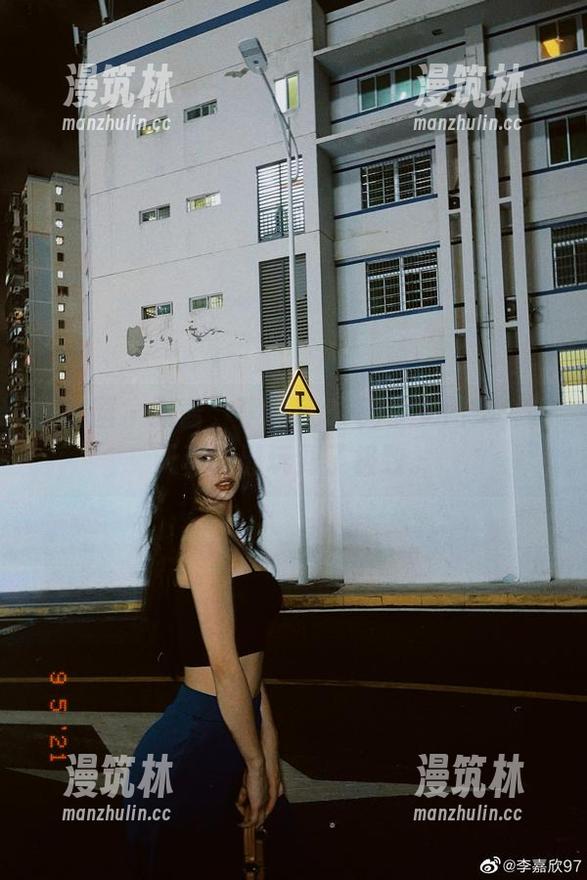 微密圈 - 就酱，李嘉欣97的少女图集，把天真无邪玩到了极致。