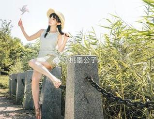看桃墨公子的校服私房，校园梦幻般的凌乱与洒脱！