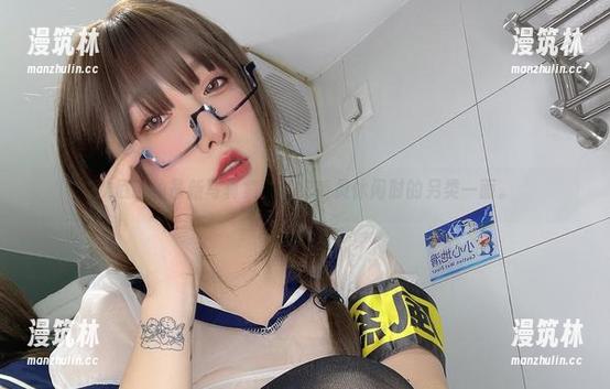 次屁啦的最新写真集：风纪委员休闲时的另类一面。
