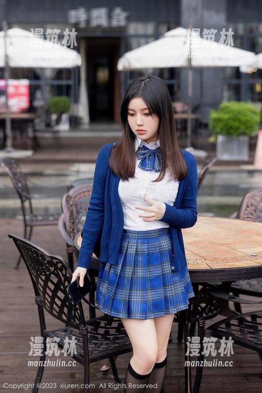 秀人网 - SOLO-尹菲的棉袜戏法：从美图到图包，太魔幻了吧