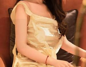 秀人网 – 夏诗诗Sally：从职场到镜头，职业装图包一探究竟。