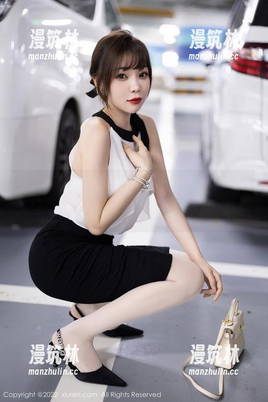 秀人网 - 小雨baby的裤里丝：一场与衬衫的私密约会，写真与套图让人眼前一亮。