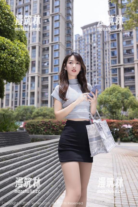 秀人网 - 一见倾心，王曼柔的白裙在高清美图里静静发光，让人无法抗拒。