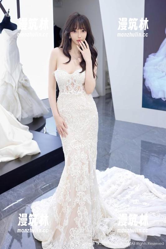 秀人网 - 糯美子Mini与她的红裙：让图包等着你来“品味”