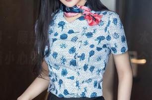 秀人网 – 顾楚楚的泳池写真集，水花飞溅中藏着小心思，不过我先想想那个泳圈…