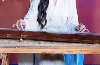 秀人网 – 会呼吸的美脚：龙泽美曦的写真套图让人忍不住想要触碰？