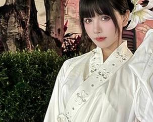 秋山AkI和服图集：一遭遇传统与现代的有趣碰撞！
