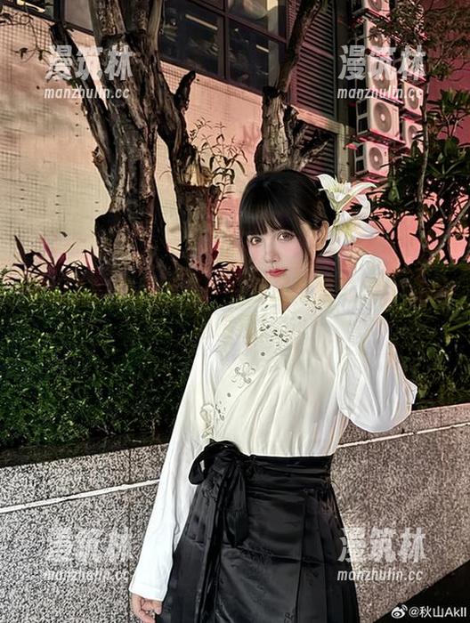 秋山AkI和服图集：一遭遇传统与现代的有趣碰撞！