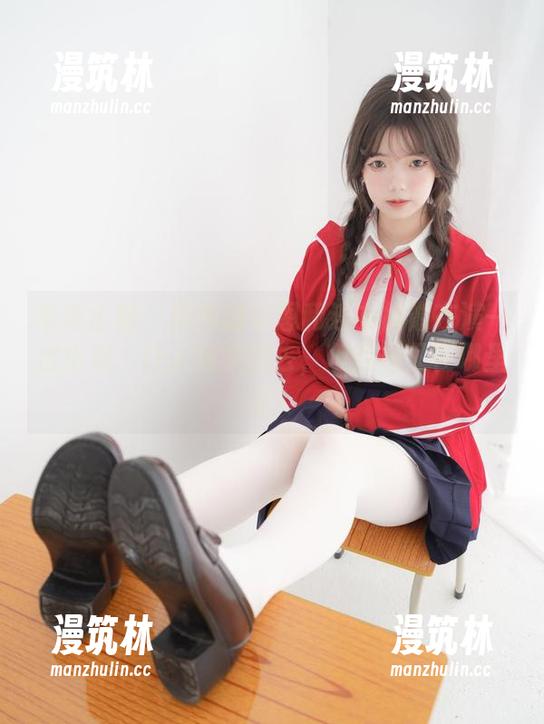紧急企划-小恩 紧急企划 - 原图的小恩和连衣裙像在演一出小戏,让人猜来猜去,但真相又在哪里呢?