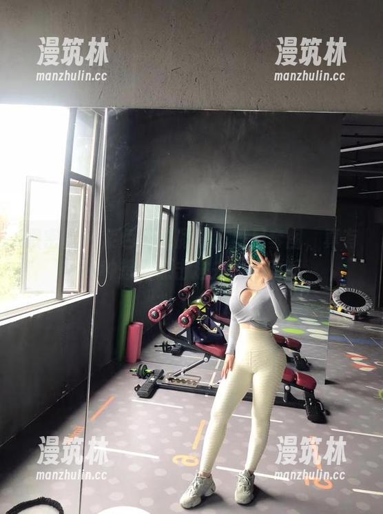 微密圈 - 紫色哒豚豚的比基尼套图，真有一种想要点击进去的冲动啊