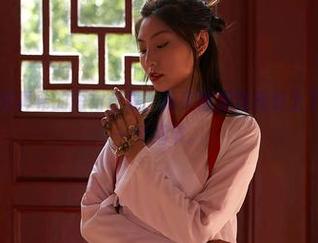 蜜桃社 – 看完真希的短裙合集，我突然发现我爱上了她身上的每一个细节。