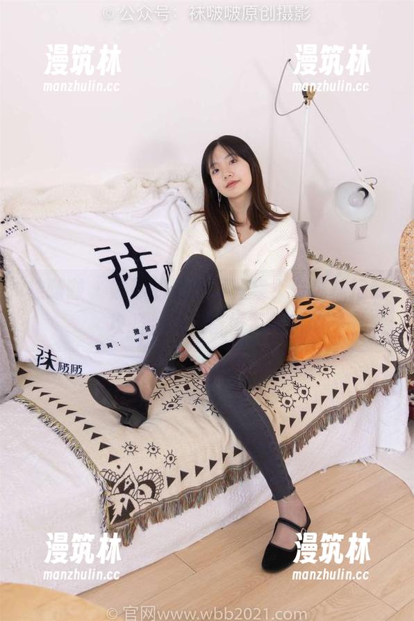 袜啵啵 - 熊熊的最新写真集，白棉袜搭配攻略，你准备好了吗？