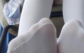 一件露背毛衣就能引发的系列疯狂，西尔酱的cos图集你得注意哦。