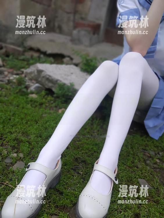 西尔酱 听说西尔酱的黑丝校服作品,有人视线游走不定