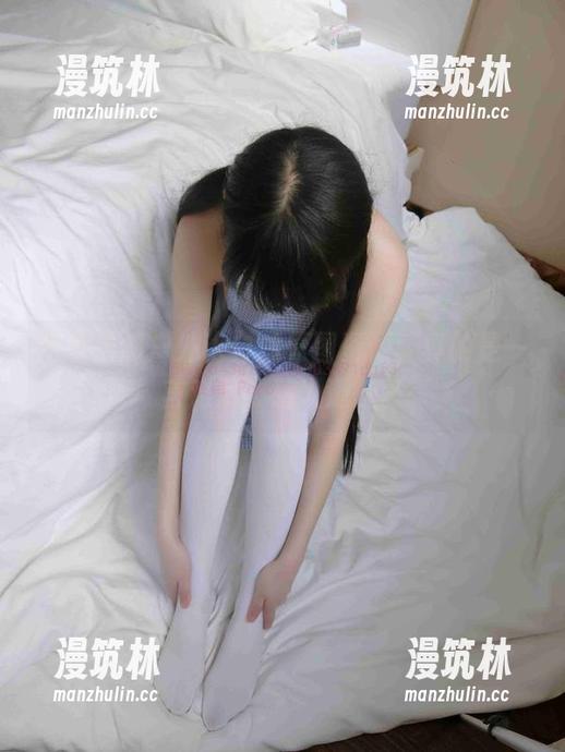 西尔酱的户外jk白丝原图资源，真的是一言难尽，惹人遐想。